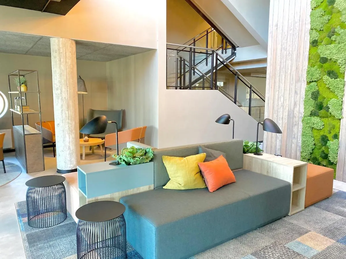 Pilot Airport Hotel Βάνταα