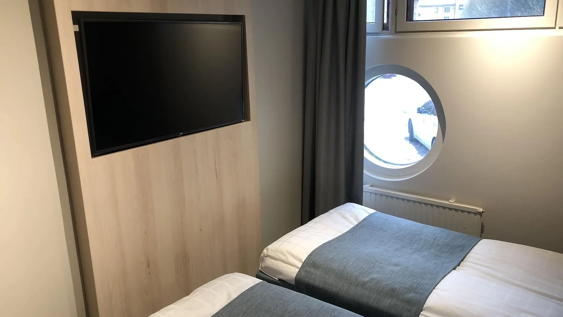 Pilot Airport Hotel Βάνταα 3*,