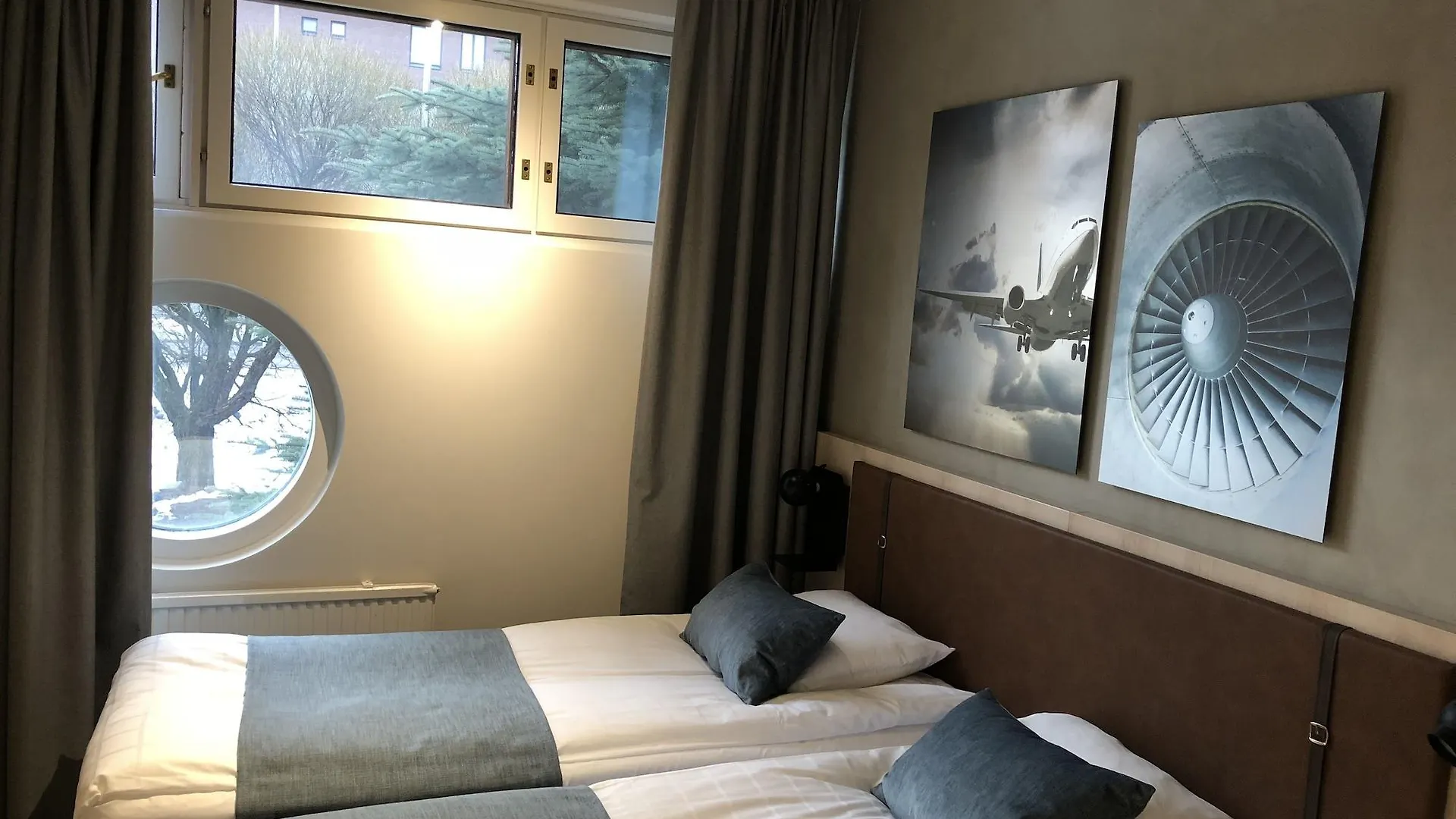 Pilot Airport Hotel Βάνταα