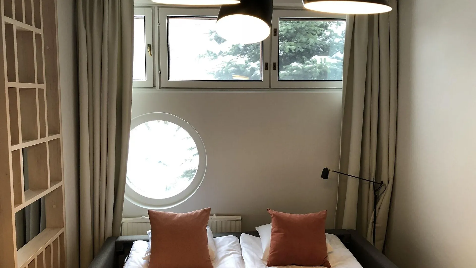 Pilot Airport Hotel Βάνταα