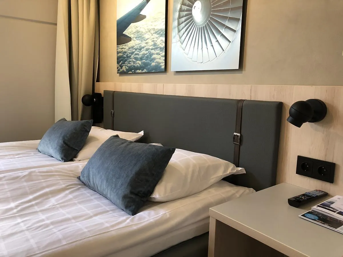 Pilot Airport Hotel Βάνταα