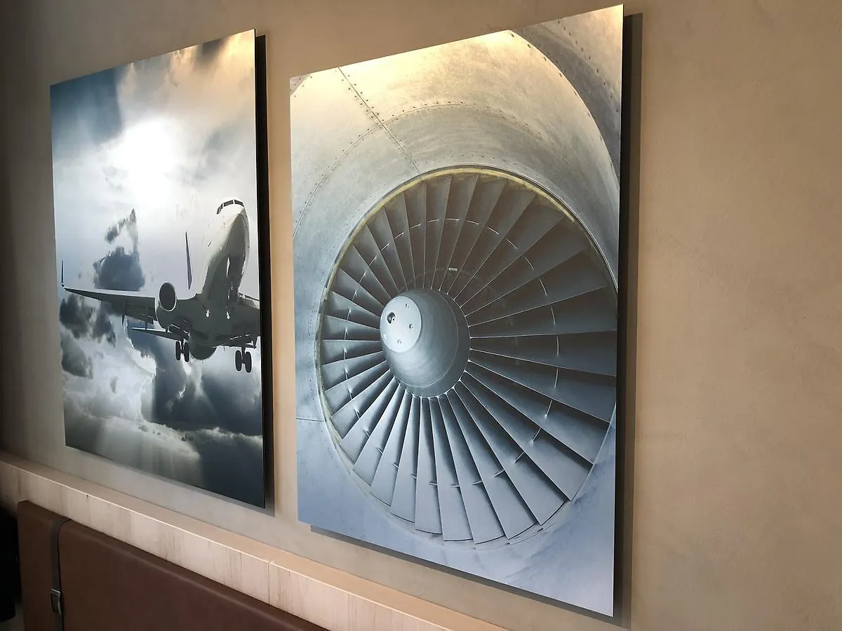 Pilot Airport Hotel Βάνταα