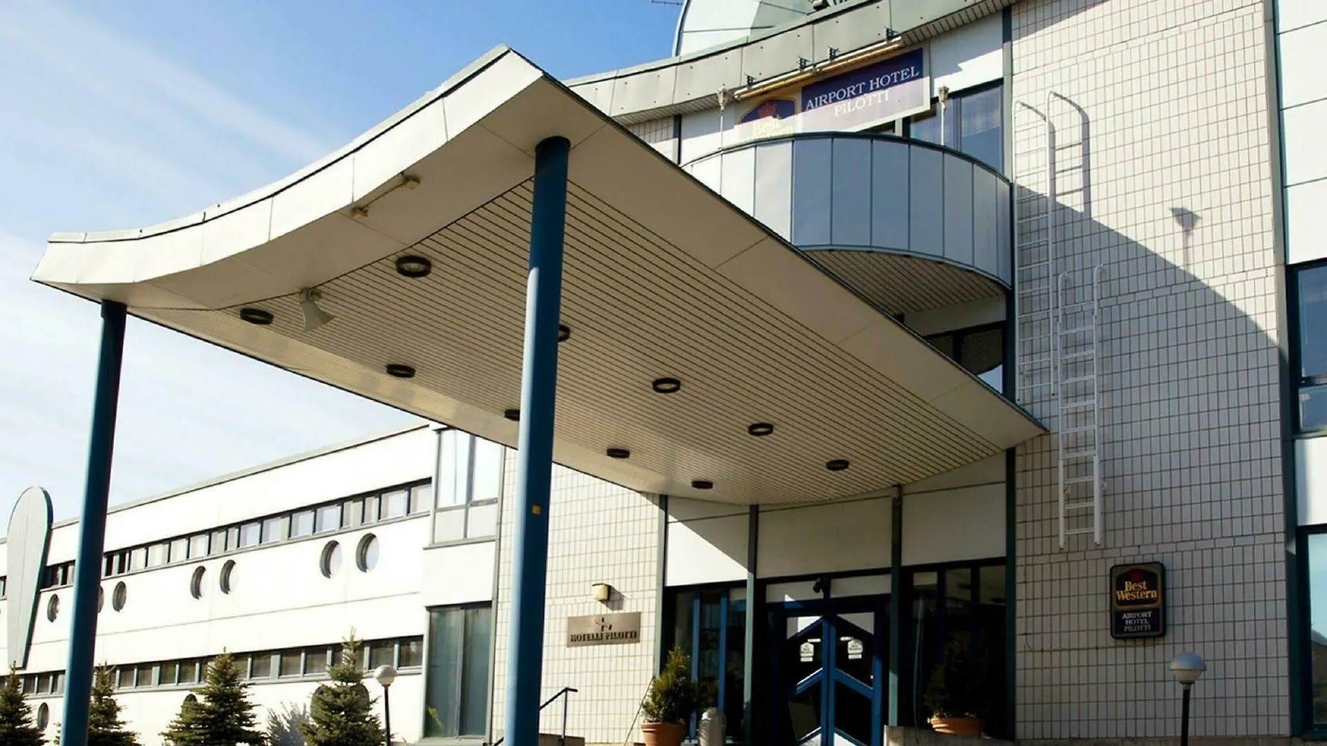 Pilot Airport Hotel Βάνταα