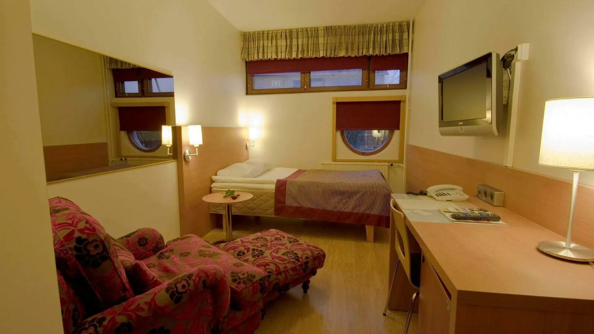 Pilot Airport Hotel Βάνταα