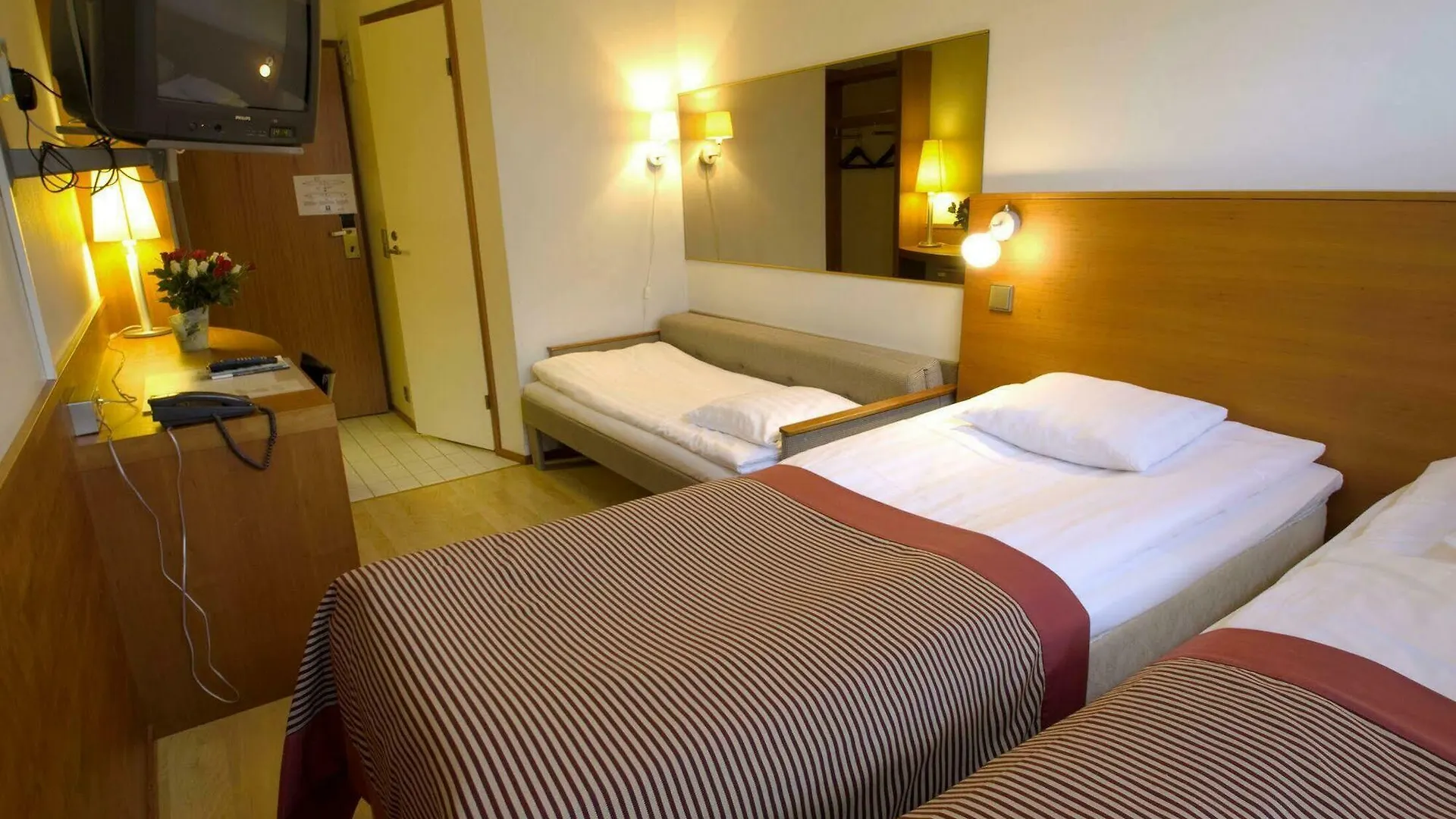 Pilot Airport Hotel Βάνταα